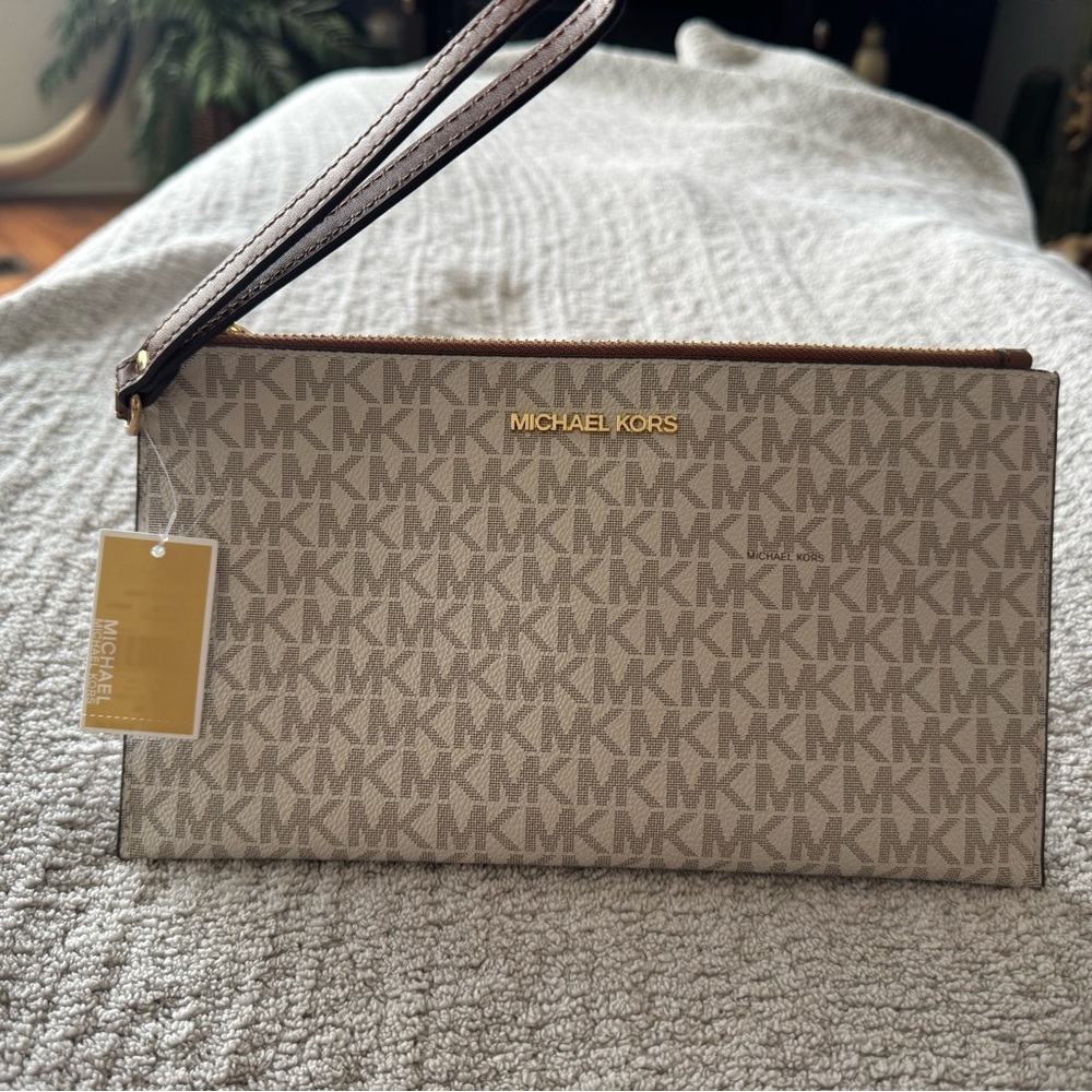 Michael Kors Jet Set Wristlet Vanilla